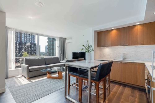 Modern Studio Suite in Yaletown w/ Access to Pool