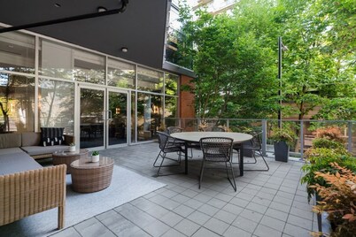 Accessible Yaletown 1BR Suite w/ Balcony & Views