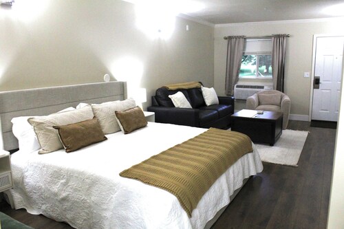 Cozy Studio condo, newly renovated at Shanty Creek.