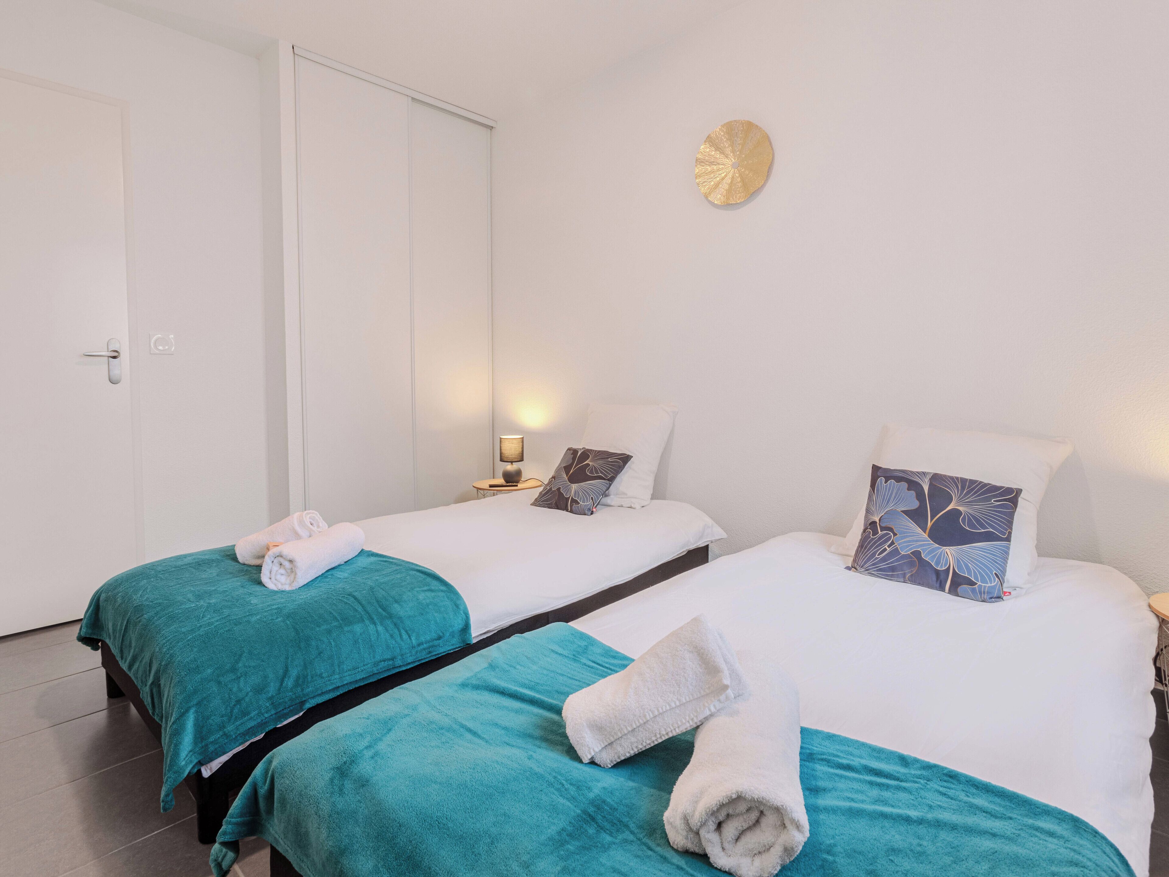 2 habitaciones, tabla de planchar con plancha, wifi y ropa de cama 