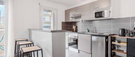 Refrigerador, microondas, horno y lavavajillas