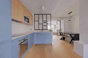 Refrigerador, microondas y horno 