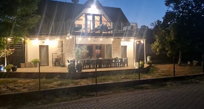 VadvirĂĄg Villa Soltvadkert. VĂzparti panorĂĄma. HĂĄziĂĄllatbarĂĄt