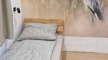 6 bedrooms, WiFi, bed sheets