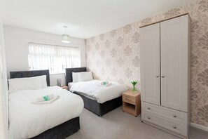 House, 3 Bedrooms - Close to City Centre - Mins Away From Anfield Stadium - Free Street Parking (Liverpool)