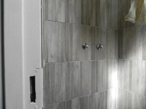 Dusche, Seife, Toilettenpapier