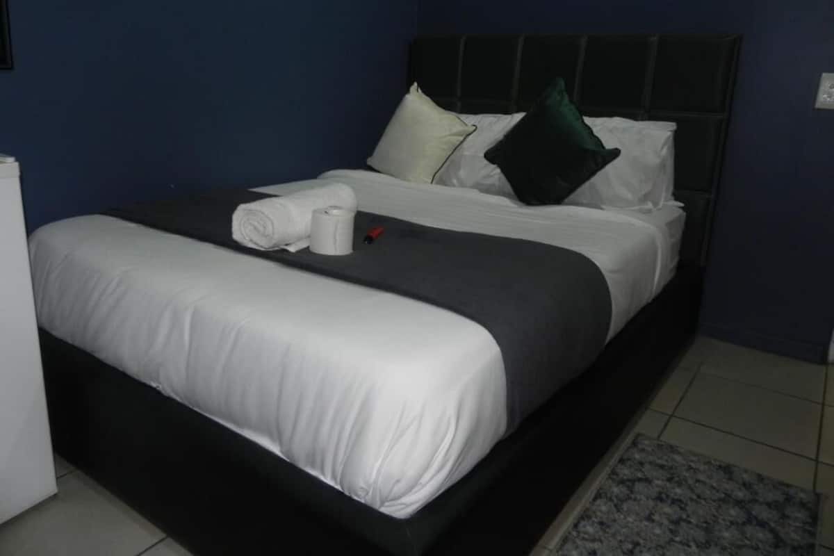 Schreibtisch, laptopgeeigneter Arbeitsplatz, kostenloses WLAN