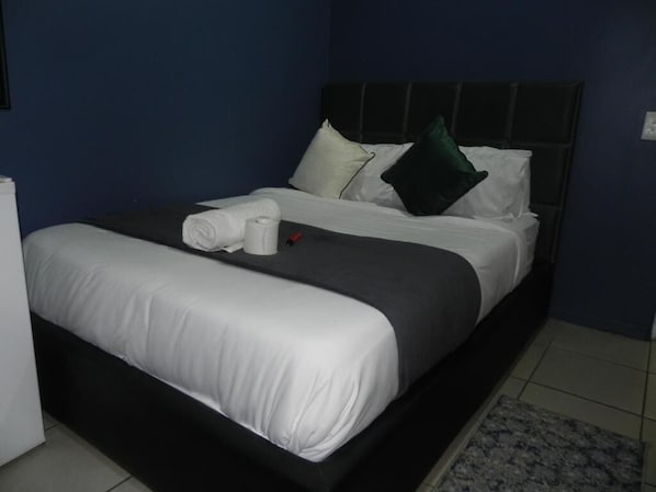 Schreibtisch, laptopgeeigneter Arbeitsplatz, kostenloses WLAN