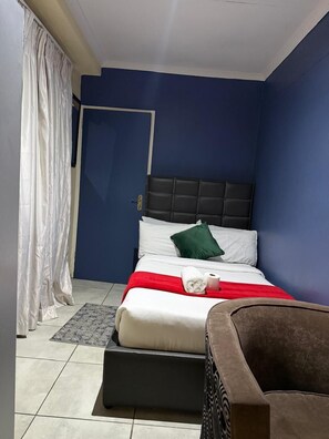 Economy Room | Free WiFi - Sensations Lodge Highlands (Johannesburg)