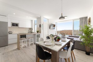 Fridge, microwave, oven, dishwasher - Villa Papaya by Escape Home (Tías)