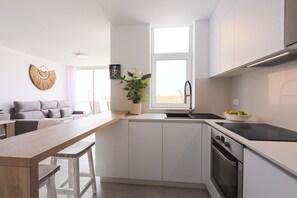 Fridge, microwave, oven, dishwasher - Villa Mandarina by Escape Home (Tías)