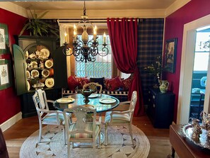 Dining - Fox Hall Cottage:  Come stay and enjoy this beautiful British cottage (Fountain Inn)