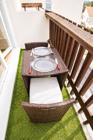 Outdoor dining - LVAM - Appartement Résidence St Clair - Piscine - 4 personnes - Cap d'Agde (Le Cap D'Agde)