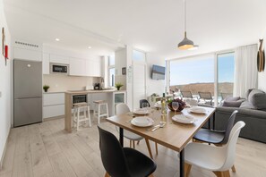Fridge, microwave, oven, dishwasher - Villa Maracuya by Escape Home (Tías)