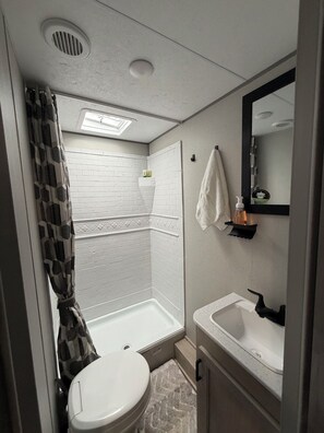Shower, towels, soap, toilet paper - Cozy 2-bedroom brand new trailer in quaint Whitewater with all amenities. (Whitewater)