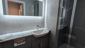 Studio, Non Smoking | Bathroom