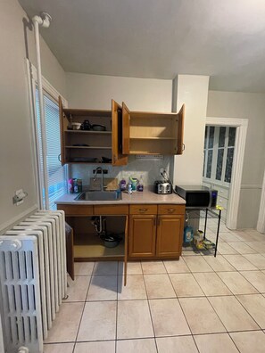 Private kitchen - Spacious 4 bed apt in Albany near Albany Medical Center and University of Albany (Albany)