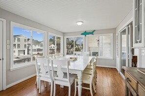 Dining - Waterfront 5 bedroom vacation retreat in South Bethany (South Bethany)