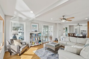 Smart TV, books - Waterfront 5 bedroom vacation retreat in South Bethany (South Bethany)