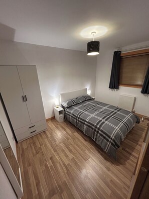 3 Schlafzimmer, BĂŒgeleisen/BĂŒgelbrett, WLAN, BettwĂ€sche