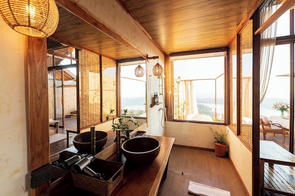 Villa Deluxe, balcón, vista a la colina | Interior