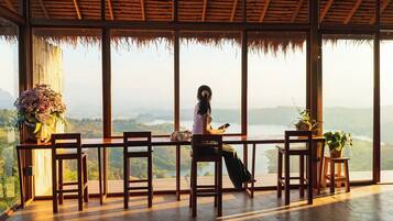 Deluxe Villa, Balcony, Hill View | Dining