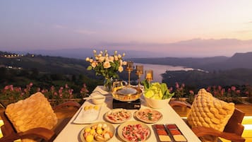 Deluxe Villa, Balcony, Hill View | Outdoor dining