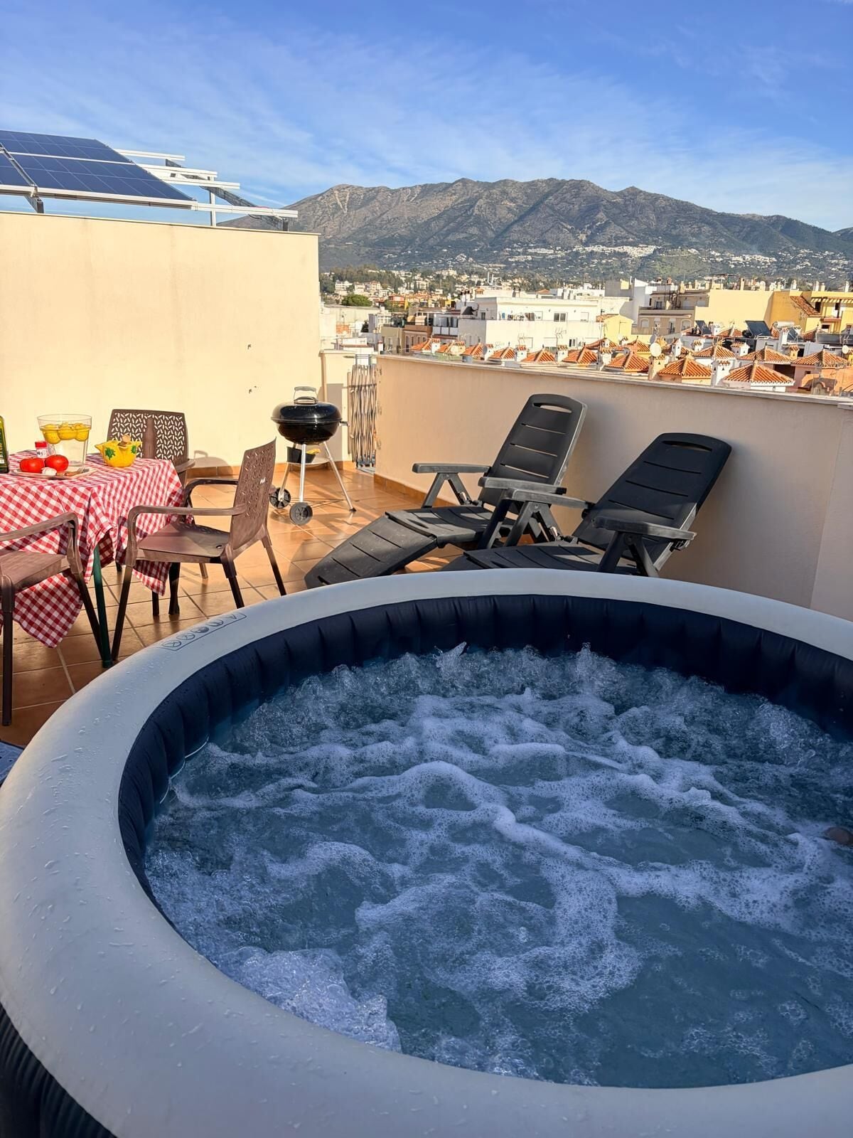 Tina de hidromasaje al aire libre