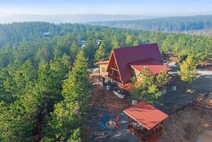 Exterior - Pine Bridge Retreat - 3 Kings, Hot Tub, Playset, Firepit, Outdoor Kitchen, Games (Broken Bow)