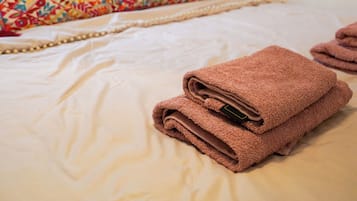 2 bedrooms, iron/ironing board, Internet, bed sheets