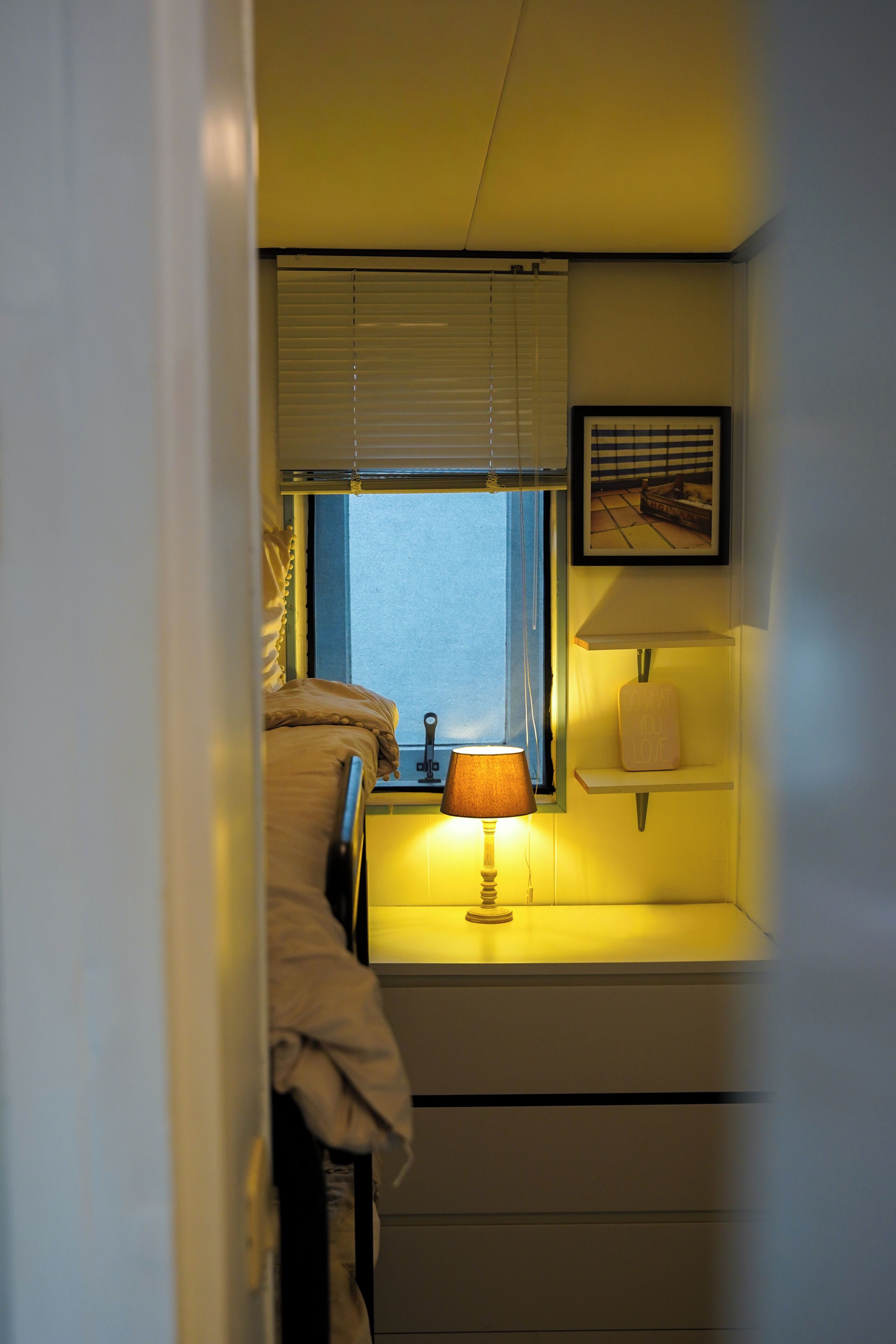 2 slaapkamers, een strijkplank/strijkijzer, internet, beddengoed