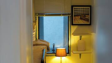 2 slaapkamers, een strijkplank/strijkijzer, internet, beddengoed