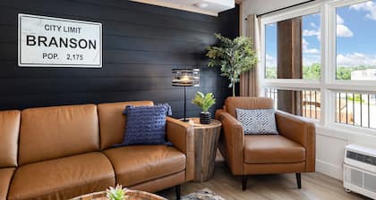 The Landing Loft! Walk to Downtown, Pools, Fishing, Gym, Scenic Train Station..