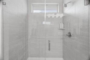 Shower, hair dryer, towels, soap - Porch House Retreat (Travis County)