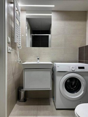 Hair dryer, toilet paper - Modern Apartment Near Anděl & Metro (Mozartova)
