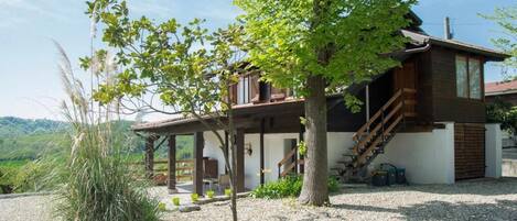 Hus, 3 soverom, utsikt mot høyde | Eksteriør