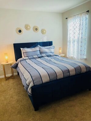 4 habitaciones, tabla de planchar con plancha, wifi y ropa de cama 