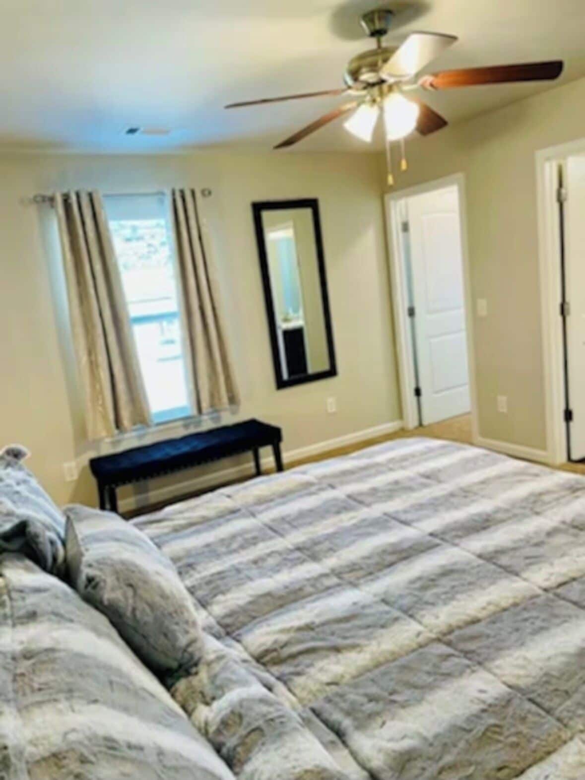 4 chambres, fer et planche à repasser, Wi-Fi, draps fournis