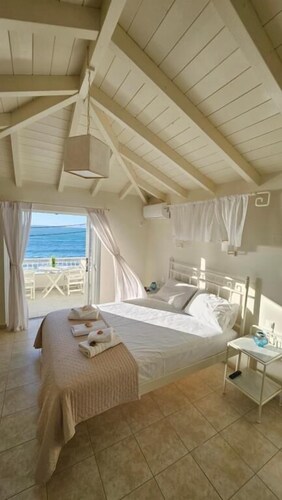 Ammos Boutique Rooms 