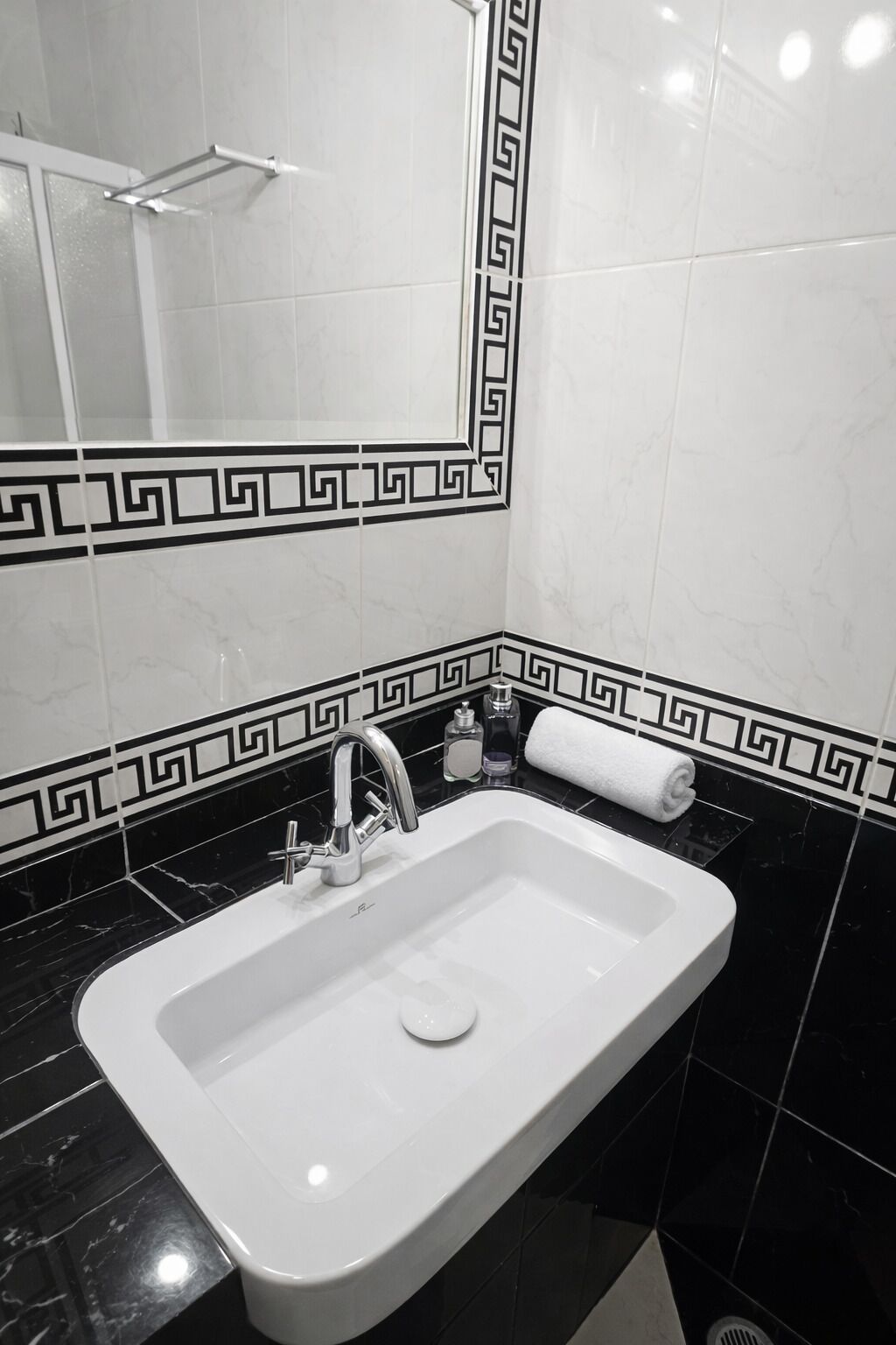 Deluxe Triple Room, Balcony, Sea View | Bathroom | Free toiletries, hair dryer, towels, soap