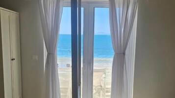 Deluxe Double Room, 1 Queen Bed, Balcony, Sea View | Free WiFi