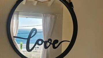 Deluxe Double Room, 1 Queen Bed, Balcony, Sea View | Interior detail