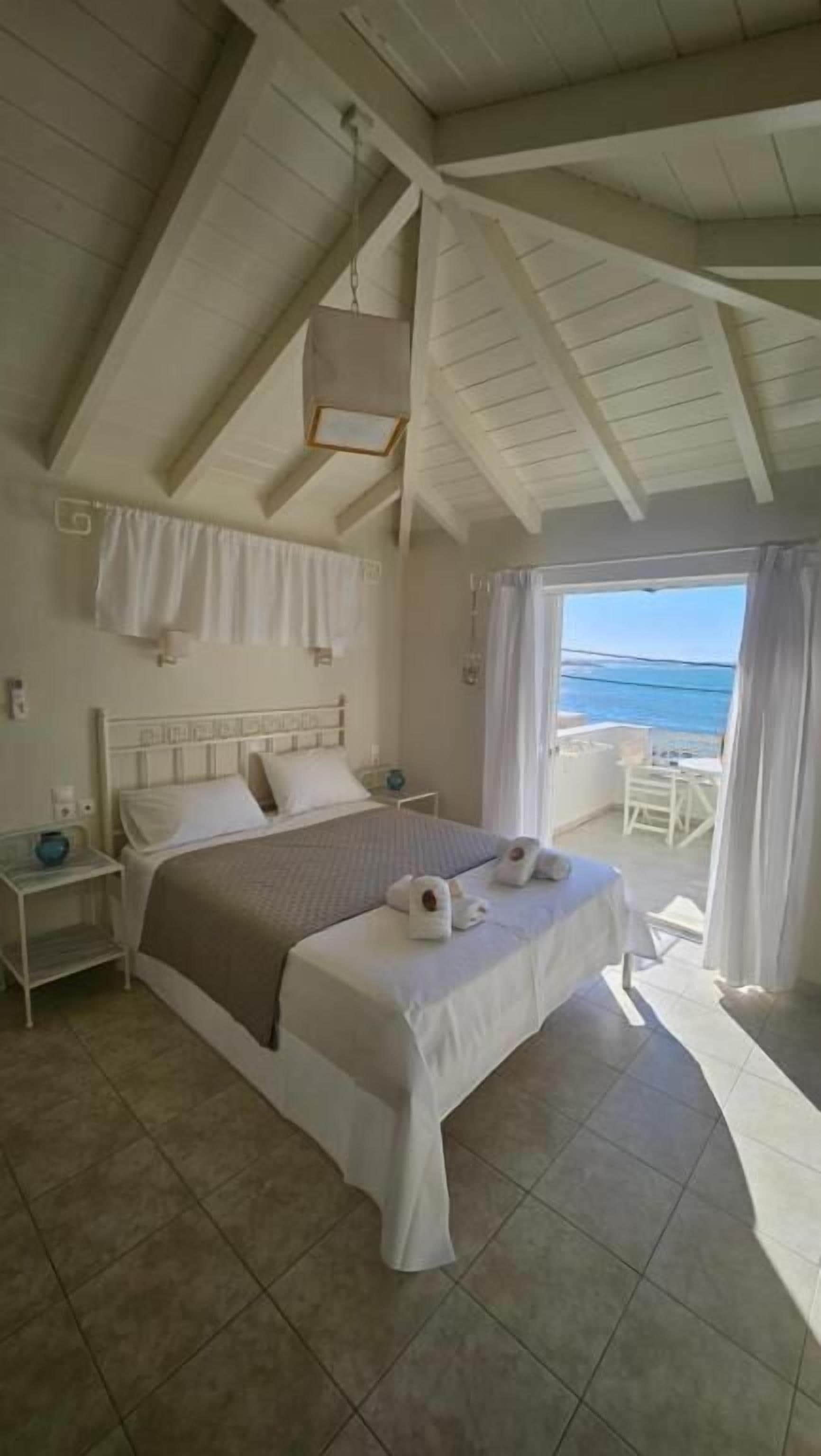 Deluxe dubbelrum - 1 queensize-säng - balkong - havsutsikt | Gratis wi-fi