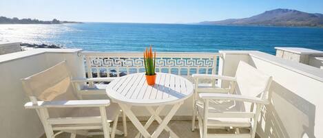 Deluxe Double Room, 1 Queen Bed, Balcony, Sea View | Outdoor dining