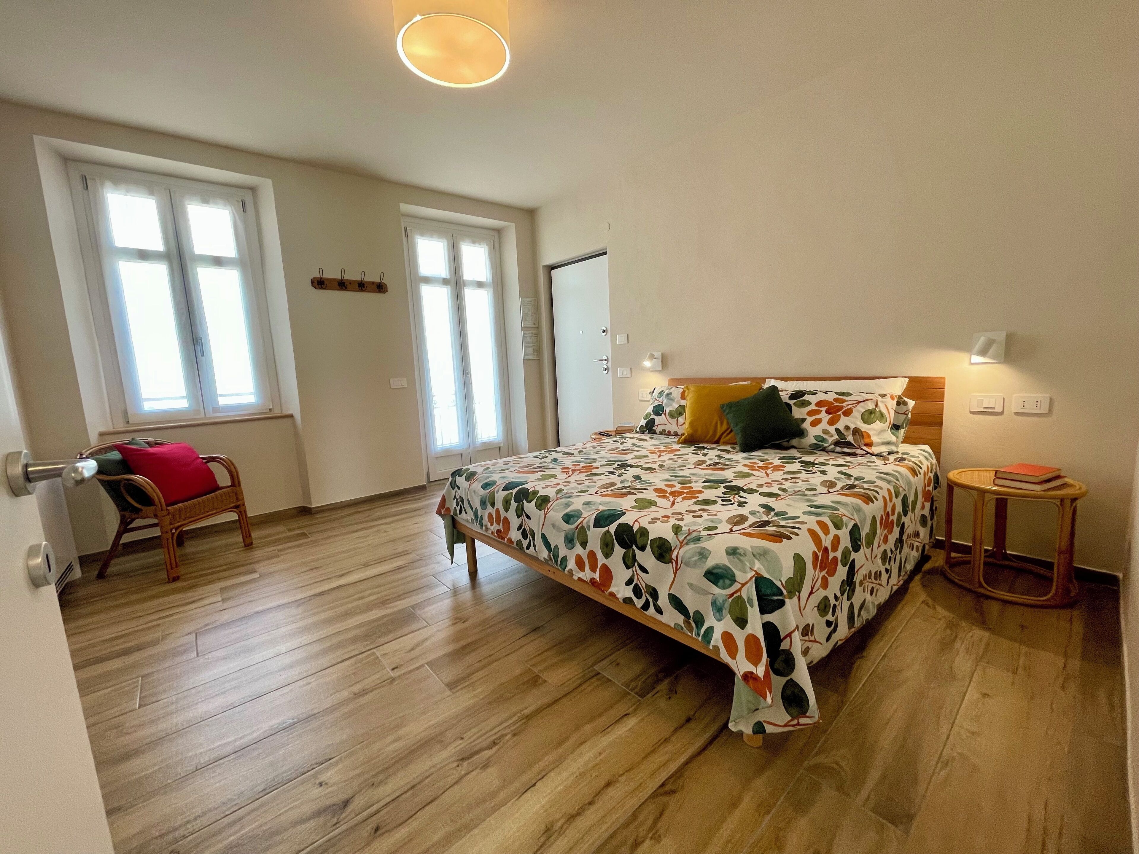 6 quartos, ferros/tábuas de passar roupa, Wi-Fi, roupa de cama