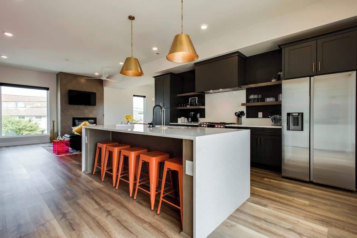 Micro-ondes, four, lave-vaisselle, cafetière/bouilloire