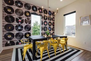 Dining - House of Rock! Ping Pong - 6 beds. Lux home! (Nashville)