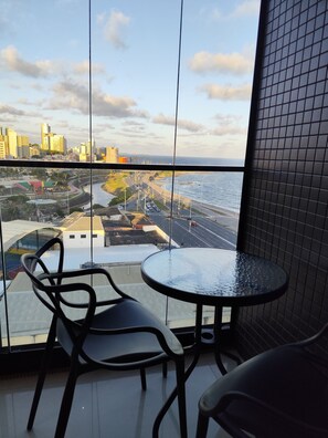 Interior - Sunrise Apartment with Sea View in Pituba, Balcony, Beachfront and Beachfront (Salvador)