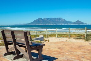 Property grounds - Cape on Popham 21B - Two Bedroom Apartment, Sleeps 4 (Cape Town)