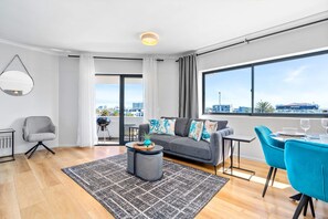 TV - Cape on Popham 21B - Two Bedroom Apartment, Sleeps 4 (Cape Town)
